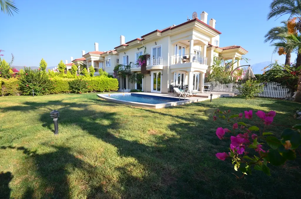 Real estate in Calis
